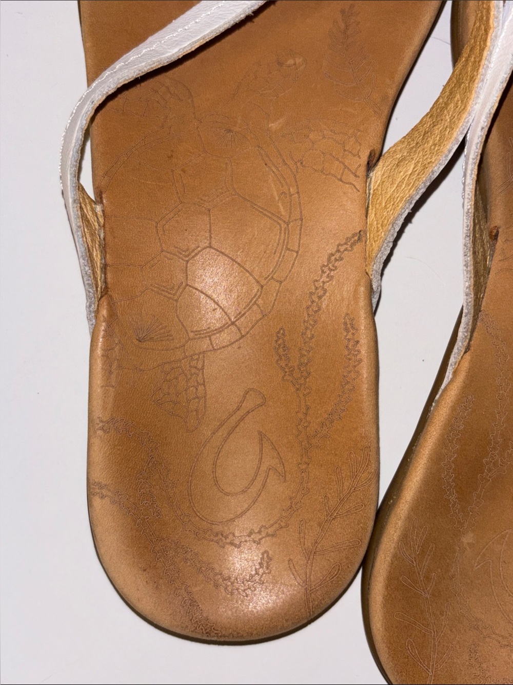 Olukai White Leather Flip-Flop Sandals - Women size 7 - Picture 4 of 10